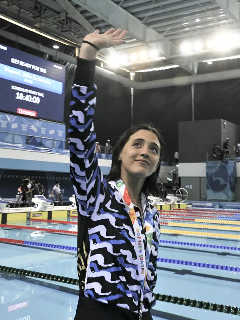 En natación y remo, las primeras medallas