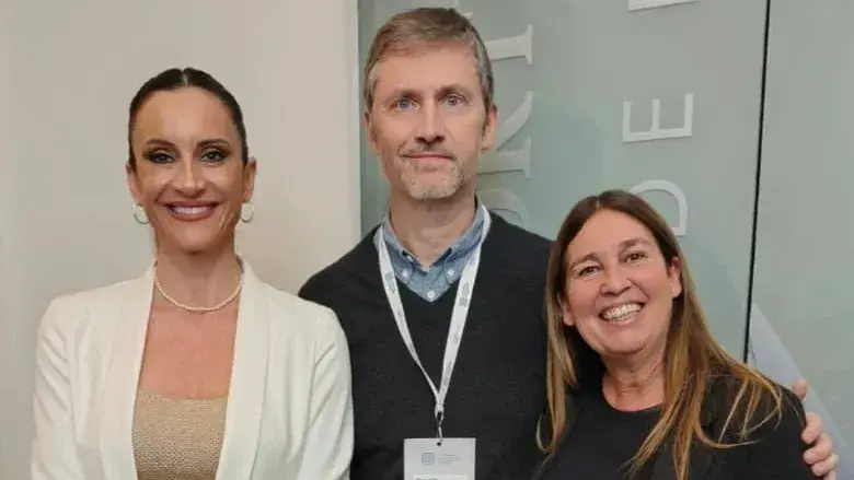 Laura Bulesevich, Fabián Loiza y Ana Clara Issin. Participan de la convención en La Plata