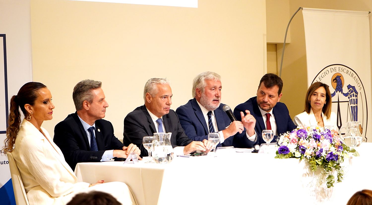 Laura Bulesevich, Guillermo Longhi, Sergio Torres, Julio Conte-Grand, Víctor Pagani y Andrea Salvini