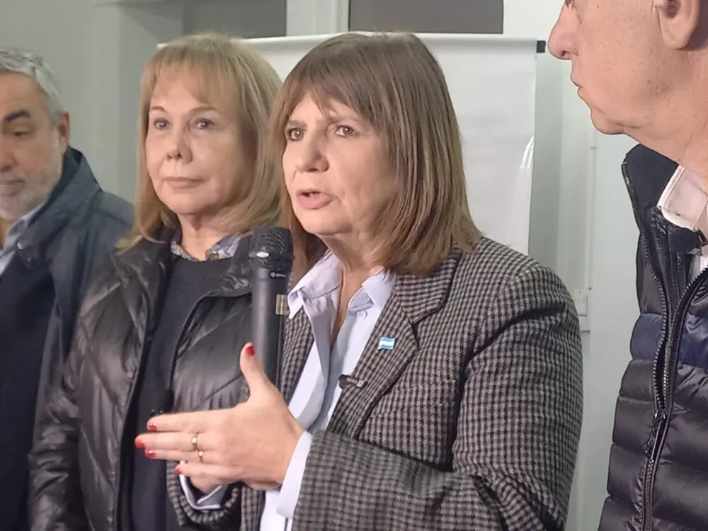 "Ningún Moyano nos va a venir a decir lo que tenemos que hacer", le respondió Bullrich a una vecina en Bahía Blanca