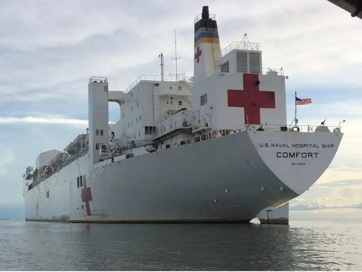El médico que trabajó en el buque sanitario más grande del mundo elogió la política sanitaria de Argentina