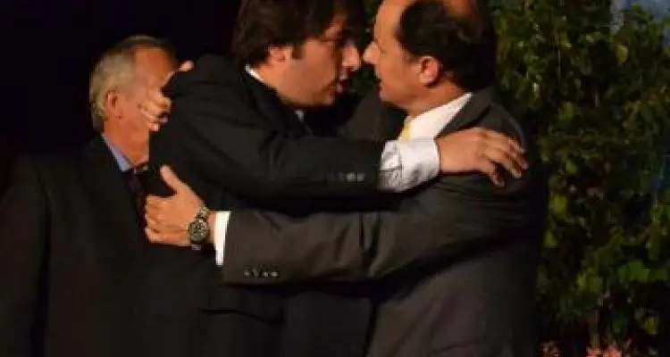 Un abrazo para convocar a la unidad y dejar atrás  las diferencias