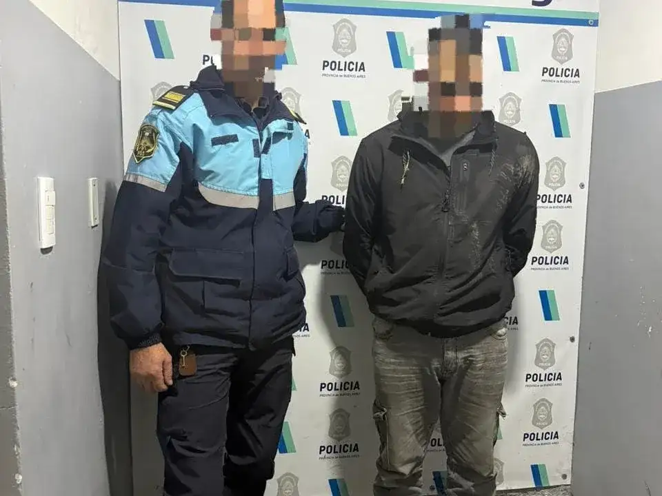 Cayó un hombre que manejaba un auto robado e intentó escapar de la Policía