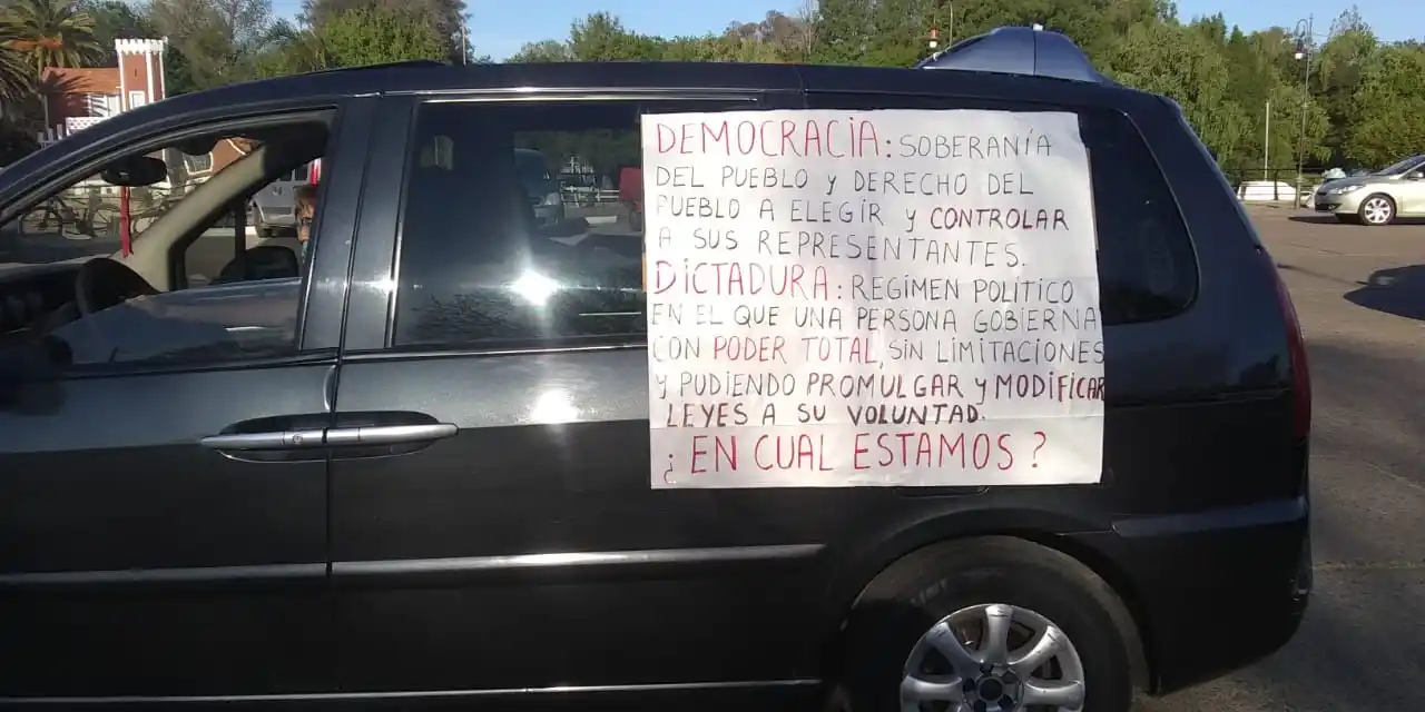 Las voces de vecinos y Juntos por el Cambio en la marcha opositora