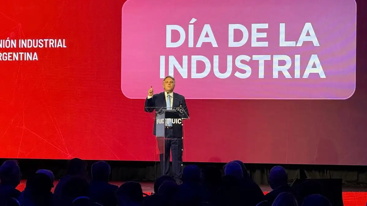 El gobernador Martín Llaryora en la UIC (Foto: Cadena 3)