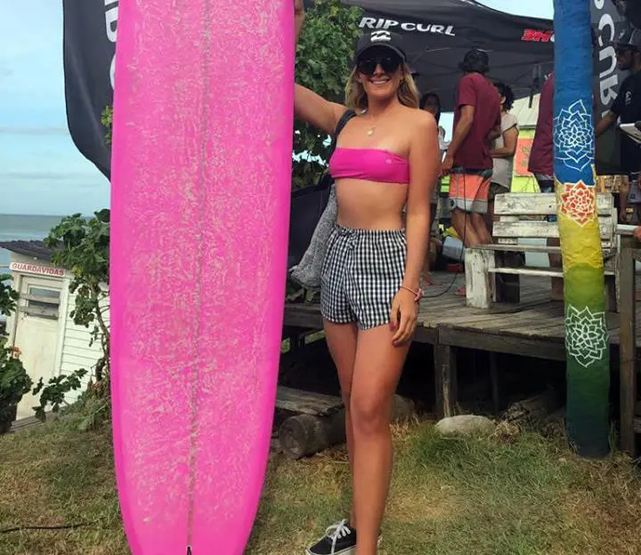 Evelyn Gontier entre las mejores surfistas de Longboard del país