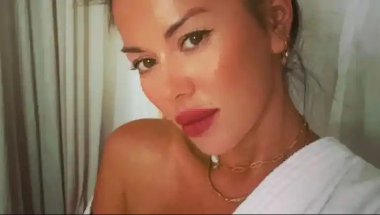 El descuido "mega hot" de Karina Jelinek en un vivo de Instagram