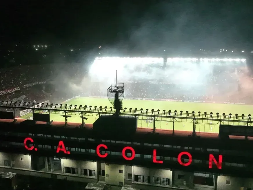 Colón necesita sumar de a 3 en el Cementerio.