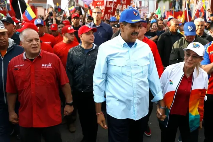 Nicolás Maduro junto a su esposa, Cilia Flores, y el primer vicepresidente del oficialista Partido Socialista Unido de Venezuela (PSUV), Diosdado Cabello EFE/Miguel Gutiérrez