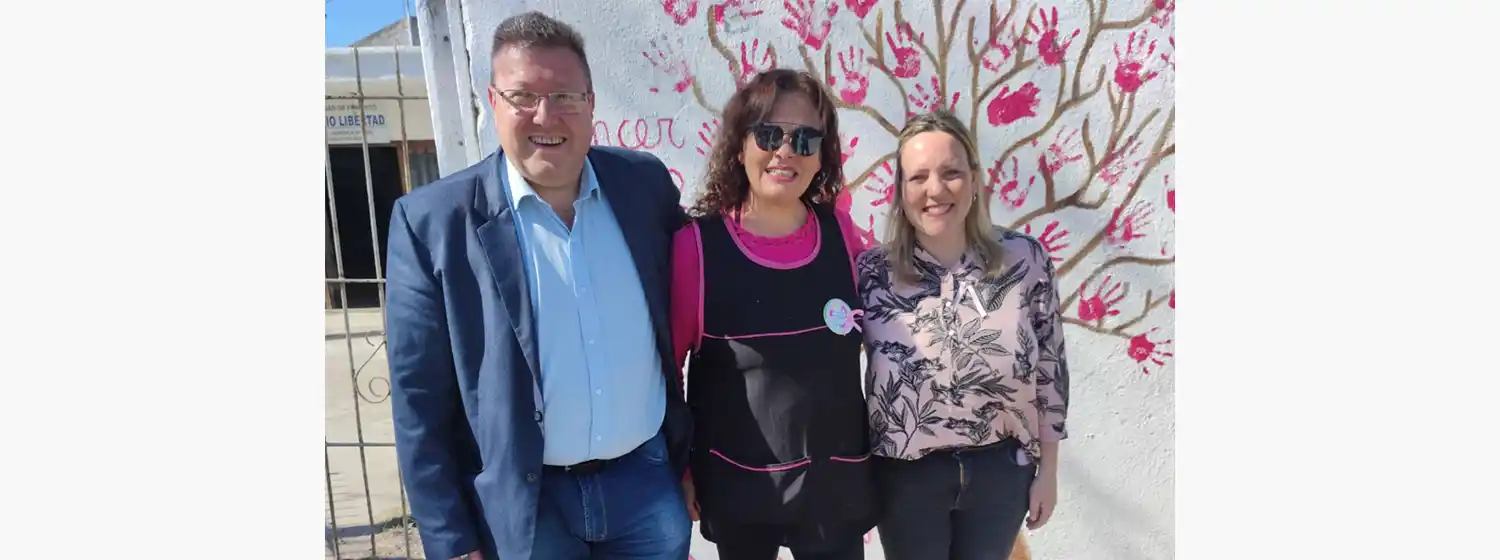 Desde Crear instaron a concientizar sobre el Cáncer de mamas con la realización de un mural