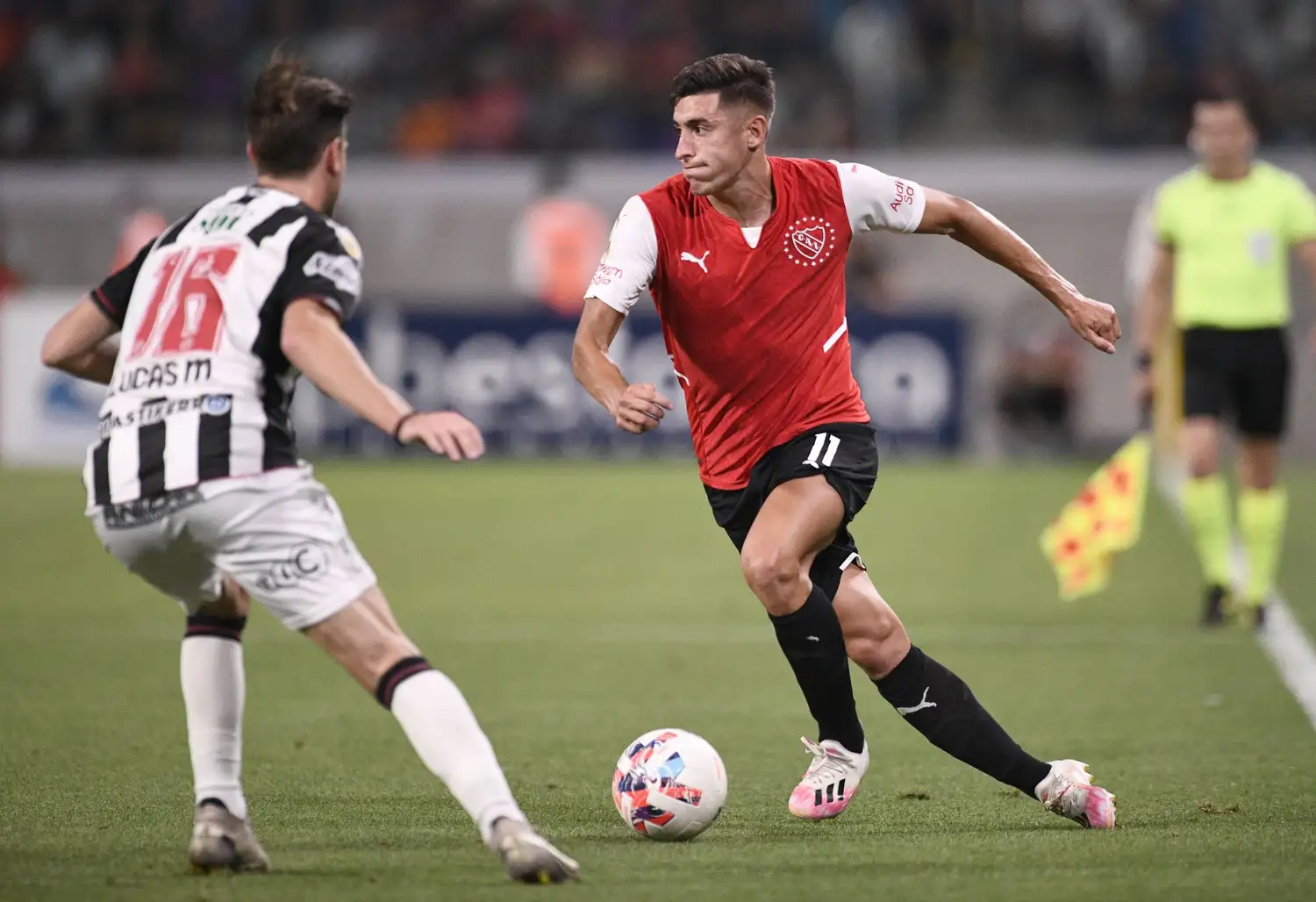 Melano se interpone ante Togni.