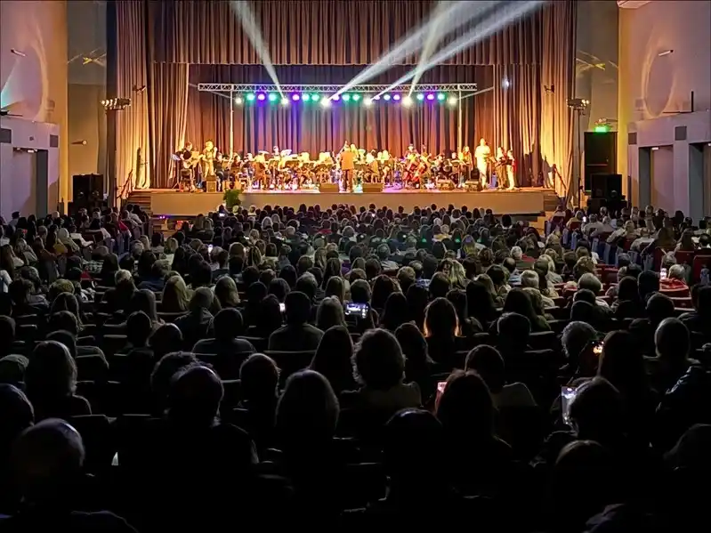 Un gran marco de público para disfrutar de un espectáculo que estuvo a la altura.