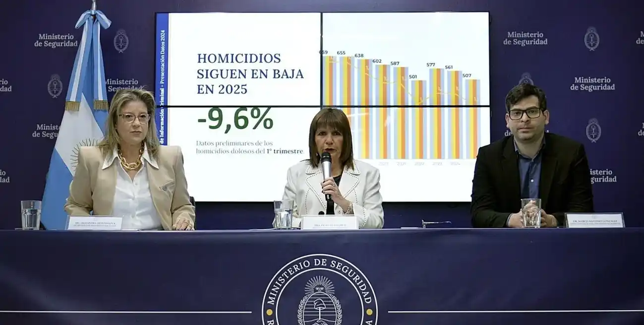 Alejandra Monteoliva, Patricia Bullrich y Marcos González, en conferencia. Foto: Prensa Gobierno