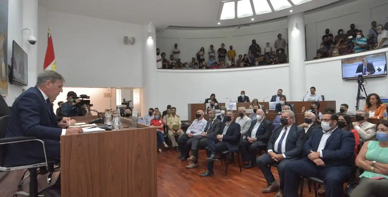 Jatón anunció la licitación del sistema del transporte público