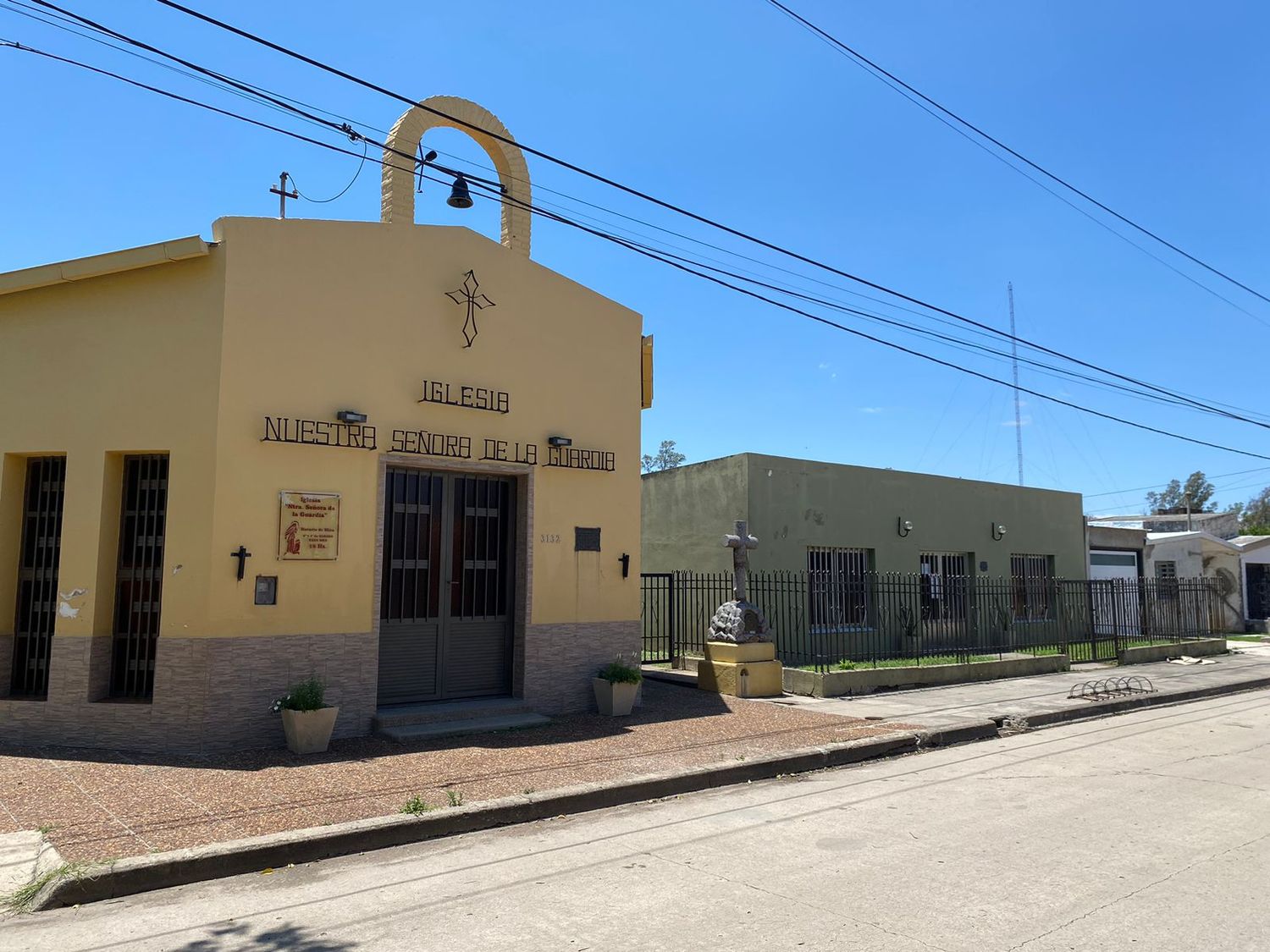 La feria se realizará en el salón ubicado al lado de la capilla Nuestra Señora de la Guardia ubicada en Juan XXIII 3200