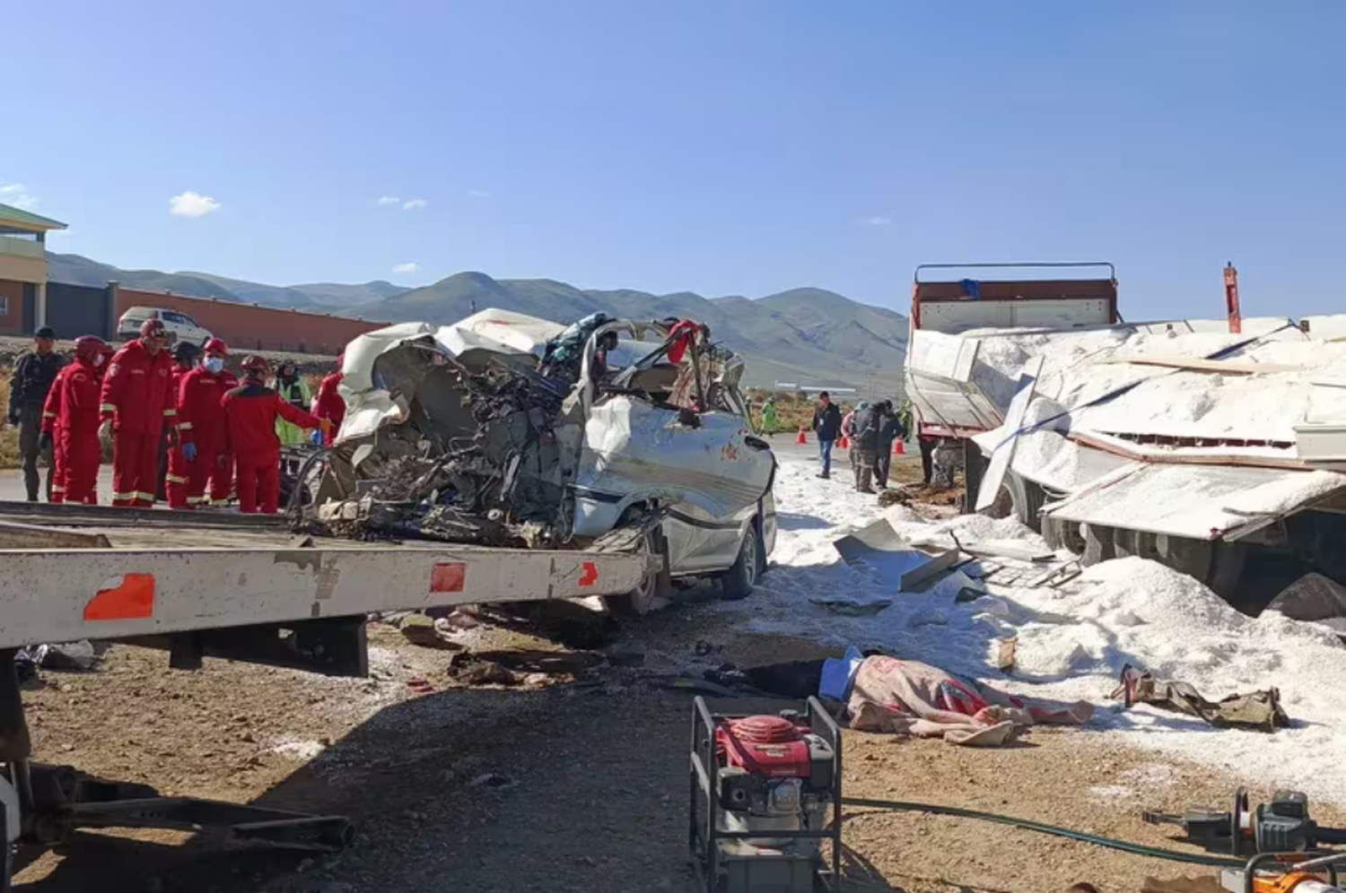 Unidades de rescate de Bomberos se movilizaron al lugar para realizar las labores de rescate.