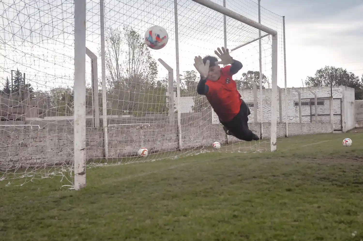 Una de las novedades que podría presentar hoy Sociedad Sportiva para enfrentar a Quilmes sería la del golero tadeo truffa.