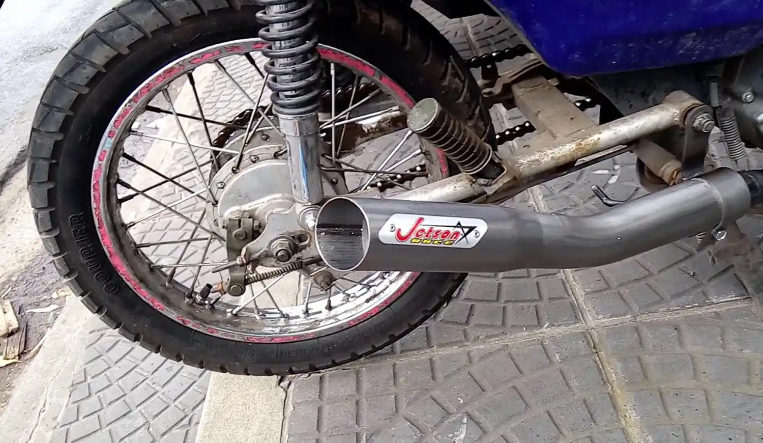 Las pistolas Byrna fueron usadas en el marco de un operativo de motos.