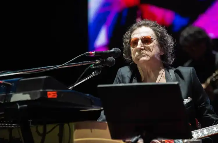Charly García sufrió un traumatismo en la cadera al caerse en su casa