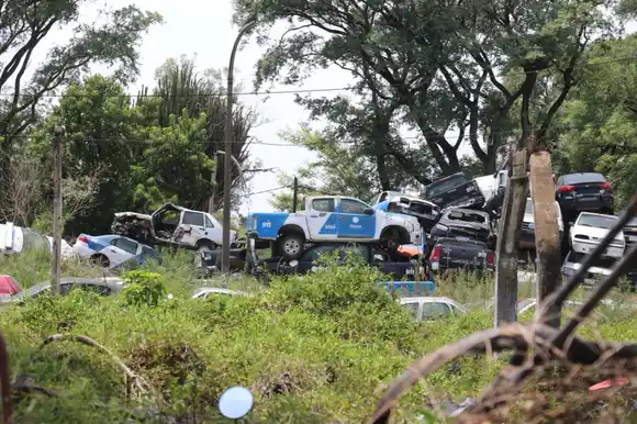 El Ministerio de Justicia y Seguridad de la Provincia de Santa Fe comienza a compactar vehículos en desuso