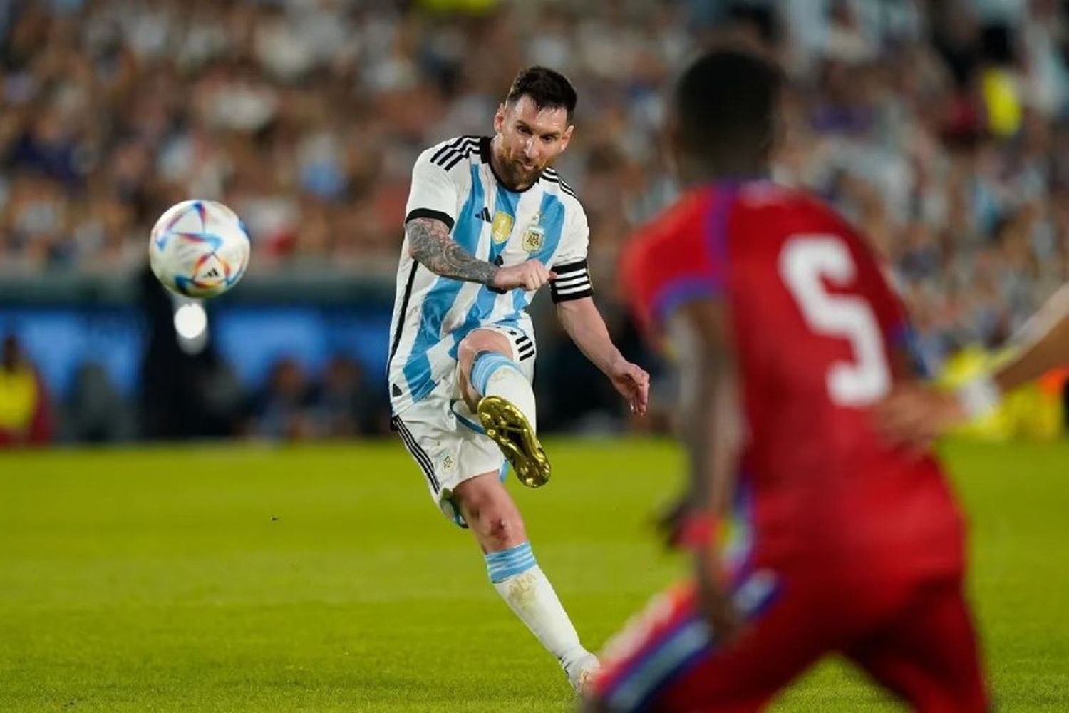 Otro más y van: qué record alcanzó Lionel Messi con el golazo de tiro libre ante Panamá en el Monumental