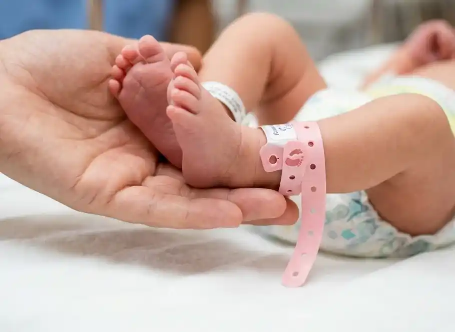 El descenso en la tasa de natalidad va acompañado, además, del desinterés en carreras relacionados con la neonatología.