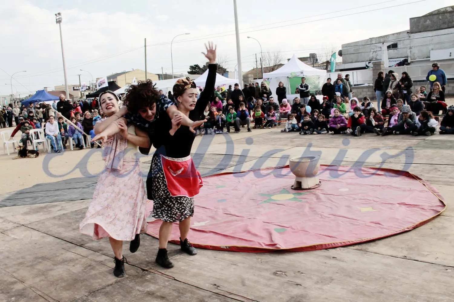 Con una maratón de espectáculos comenzó el 7º Festival de Circo
