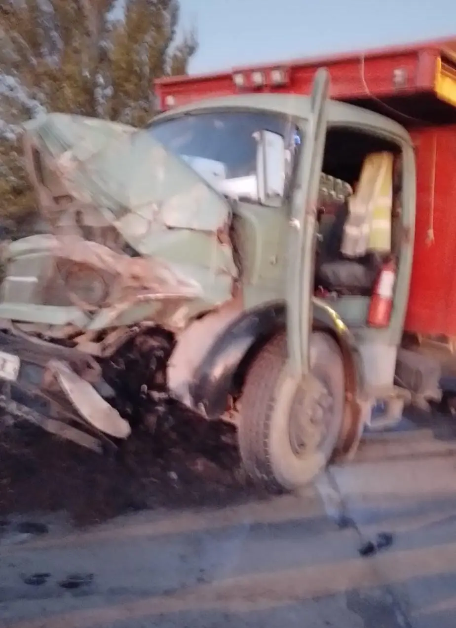 Murió un transportista, tras chocar su camión contra otro