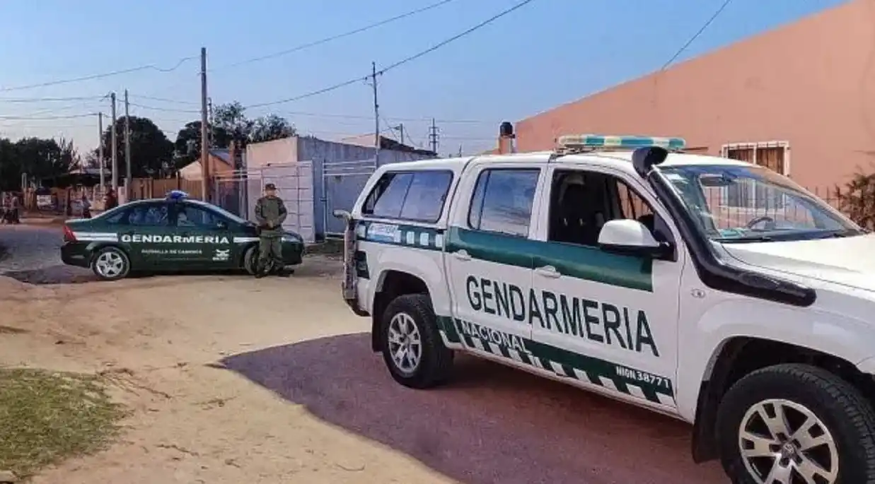 Luego de cinco allanamientos, secuestraron drogas, armas y dinero: hay un gualeguaychuense detenido