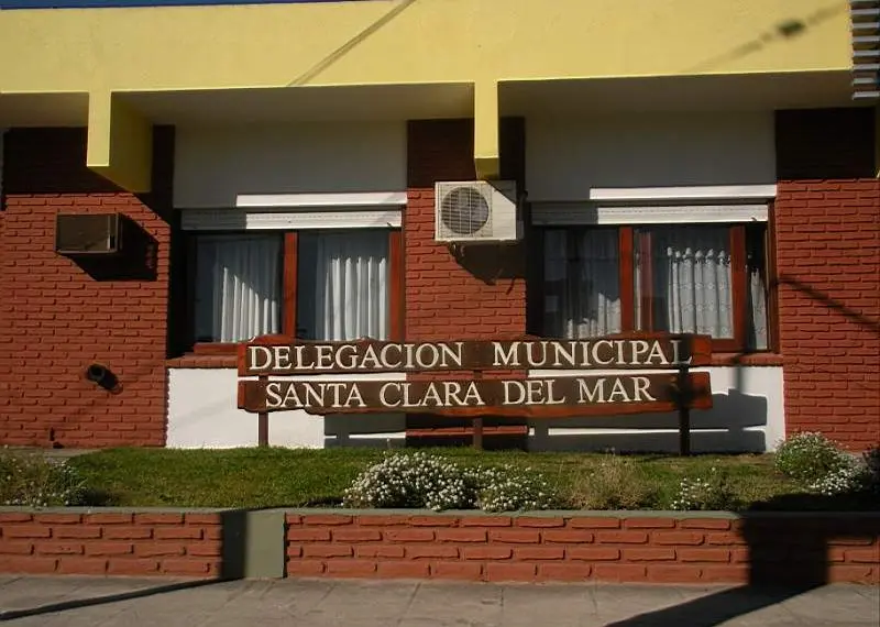 Un vecino reclamó encadenándose a la delegación de Santa Clara del Mar