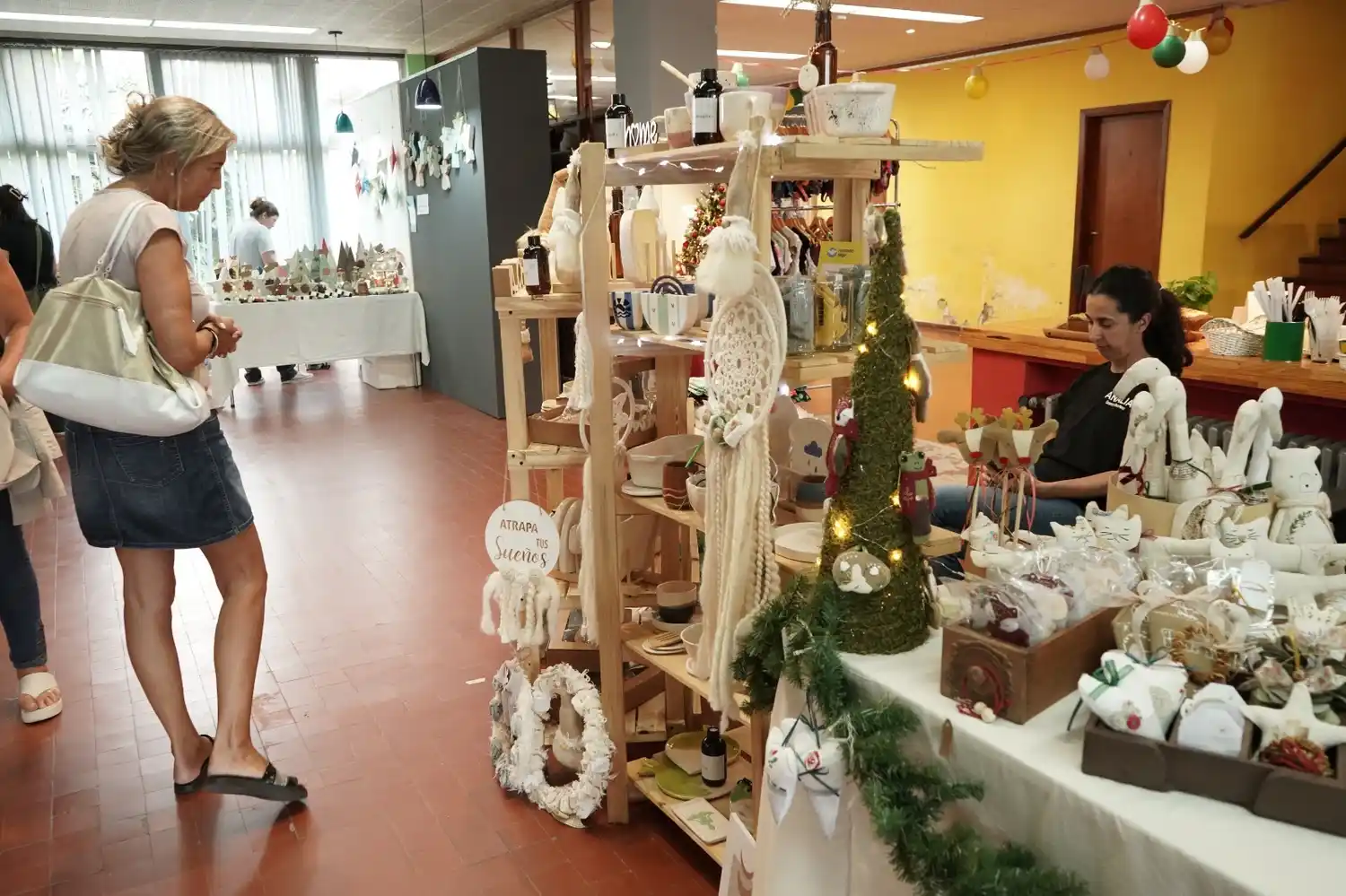 El público aprovechó a comprar regalos para Navidad