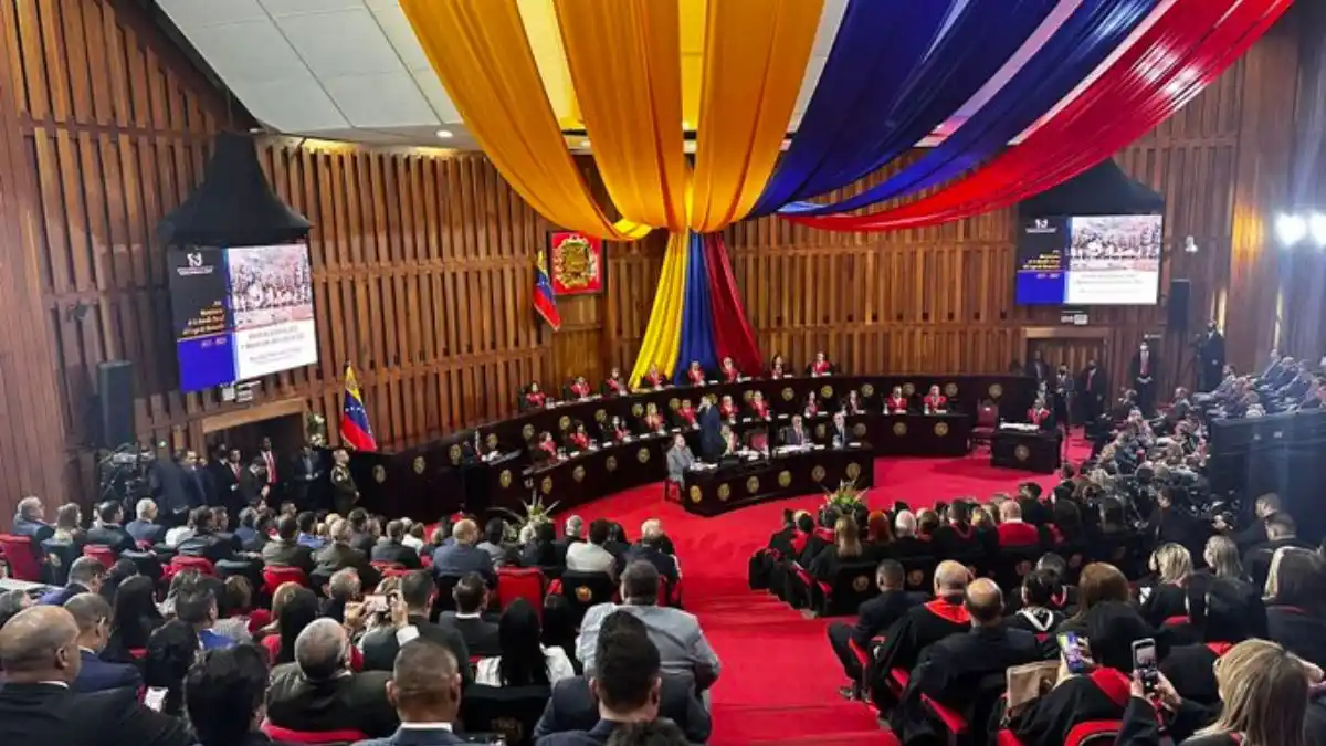 Maduro admite que la revolución está muy lejos de ser un «camino de rosas»