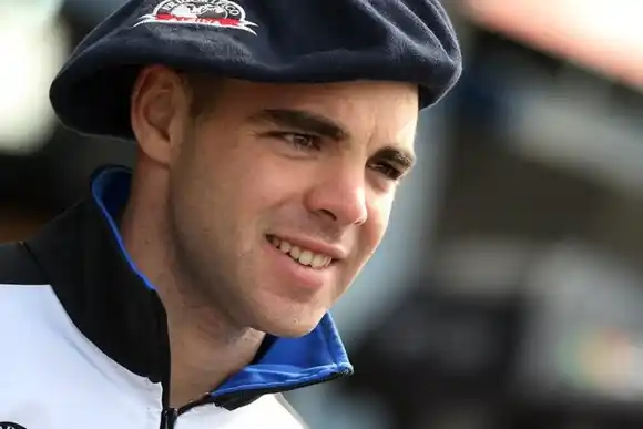 TC en la ciudad: Todino recibió un particular regalo de parte de un fanático rafaelino