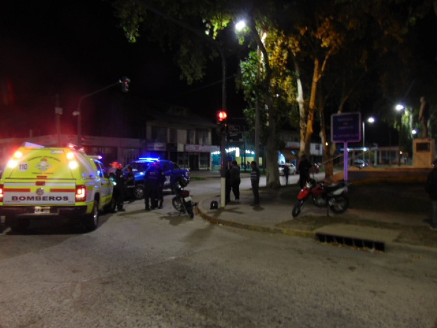 Mujer hospitalizada tras choque de motos en Estrugamou y Quintana