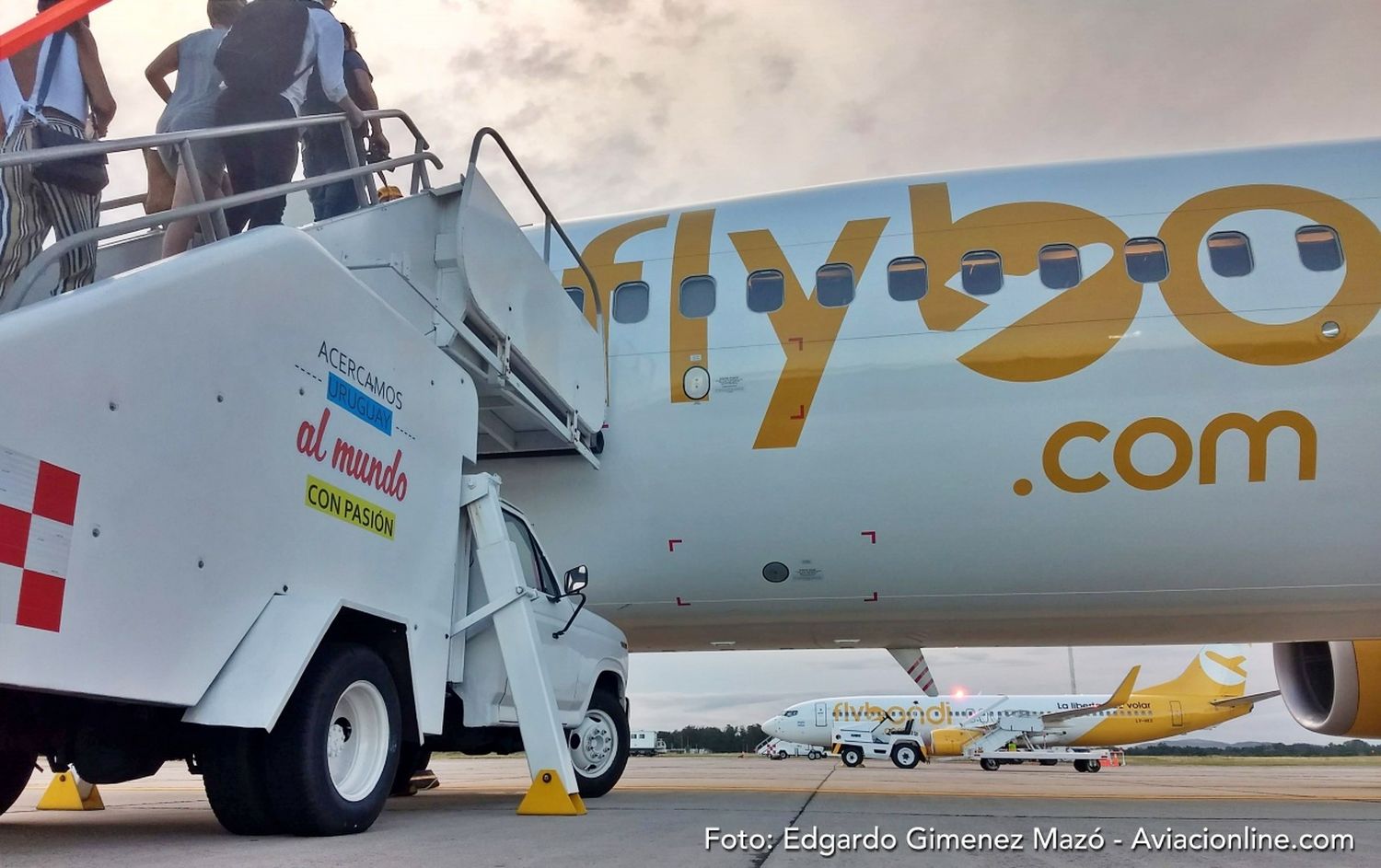 Flybondi programa vuelos internacionales desde Ezeiza mientras espera la autorización por Aeroparque