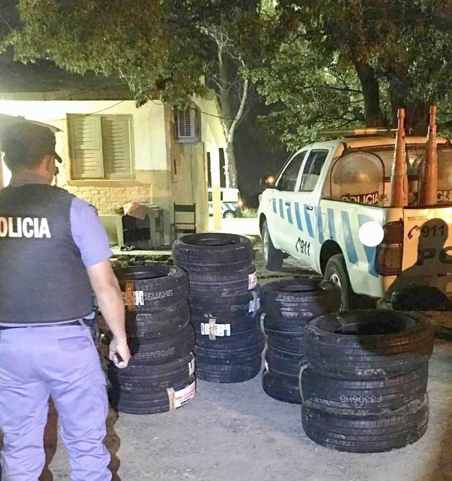 Secuestran más de 20 cubiertas sin aval aduanero