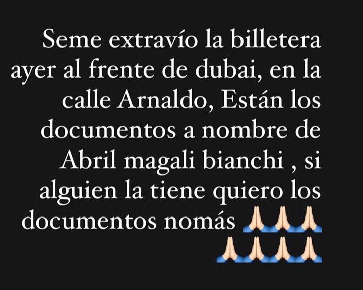 Erica busca sus documentos