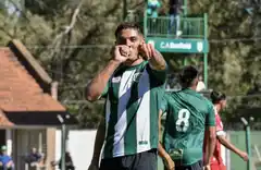 Golazo del tandilense Marcos Echeverría para mantener a Banfield en lo más alto del campeonato