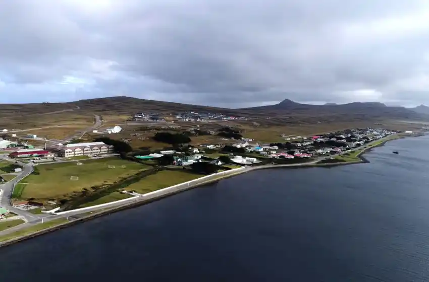 “Es vergonzoso porque tenemos que seguir portando pasaporte para ir a nuestro país”