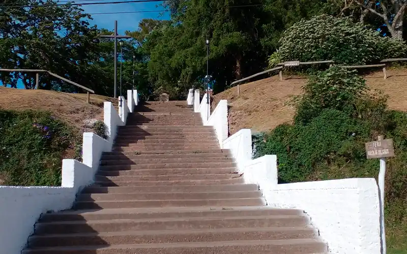 Cuñer anunció que proyectan una escalera de mosaicos en Vuelta de Obligado