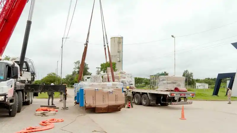 Llegaron a Formosa los equipamientos 
para el ensamblaje de paneles solares
