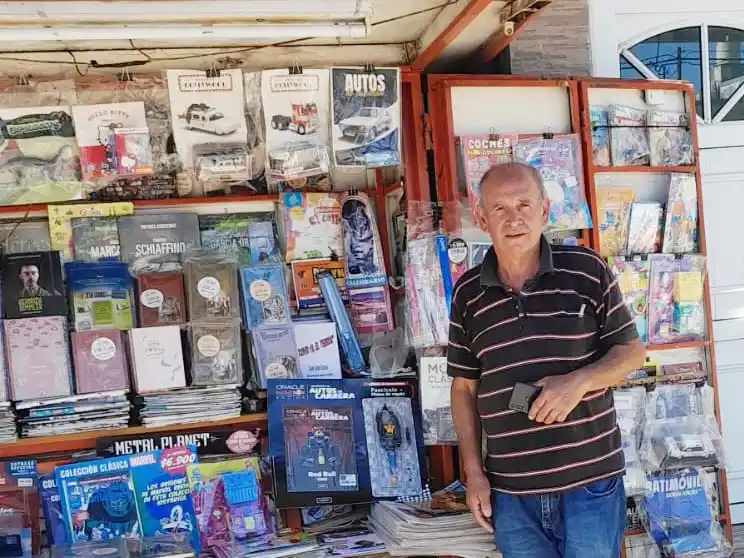 Francisco, el hombre que resiste detrás del kiosco: “No sé hasta cuándo vamos a aguantar, pero me gusta lo que hago”