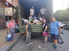 En cuatro días, juntaron un camión de donaciones para Bahía Blanca