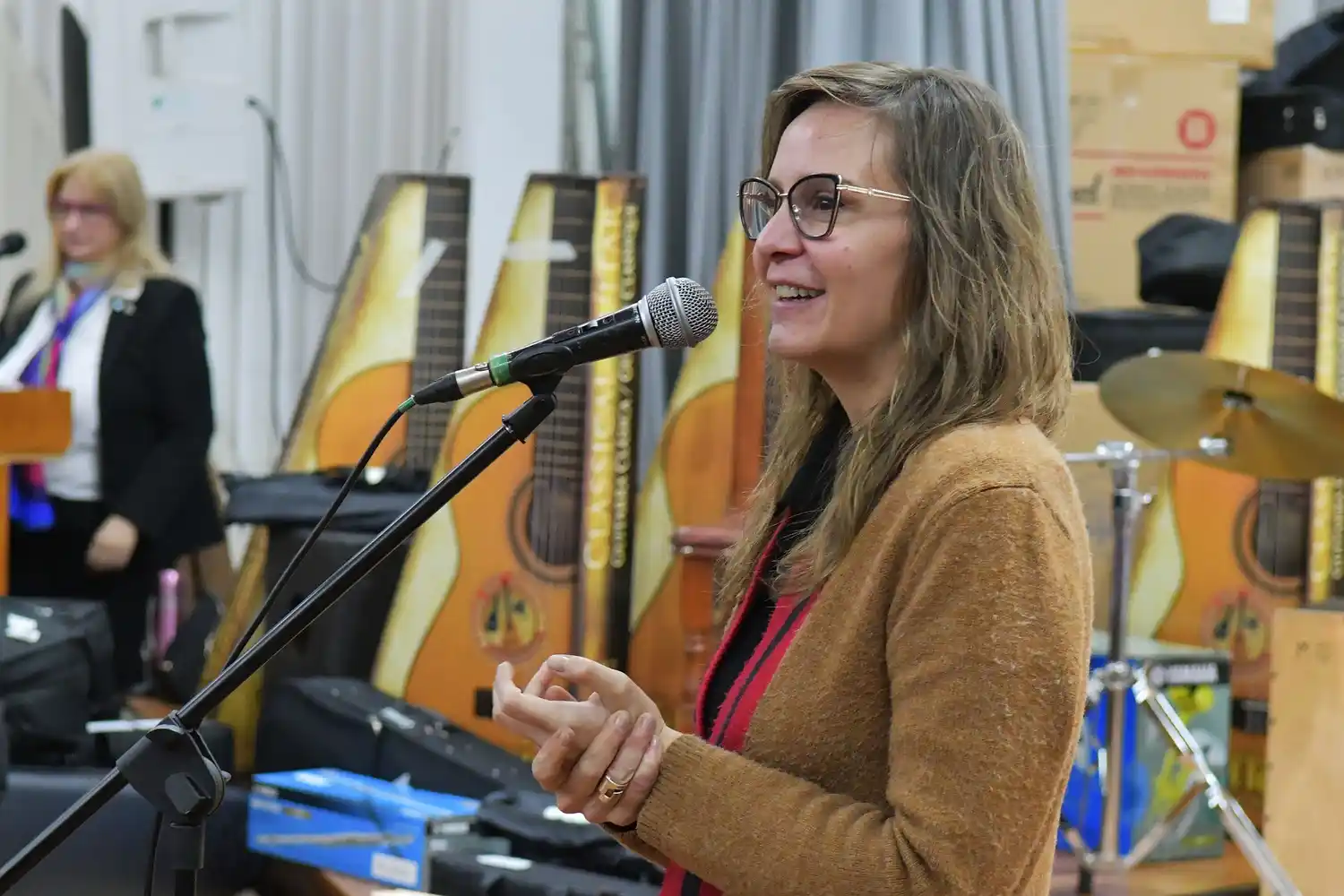 La provincia entregó instrumentos para agrupaciones musicales