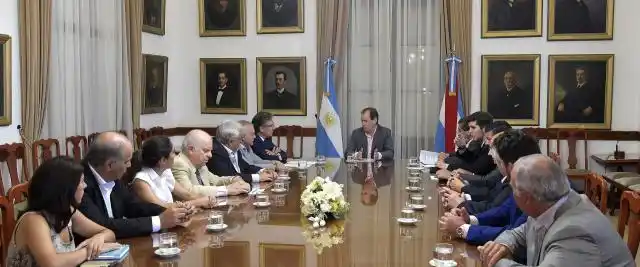 El gobierno trabaja con la UIER para generar más empleo 