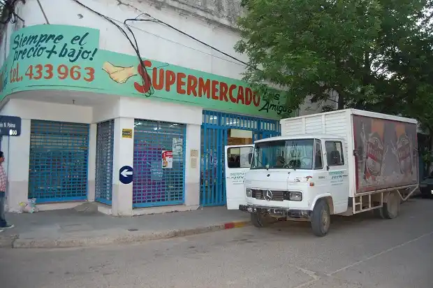 Súper chinos: sin solución inmediata, planifican “una normativa de fondo”