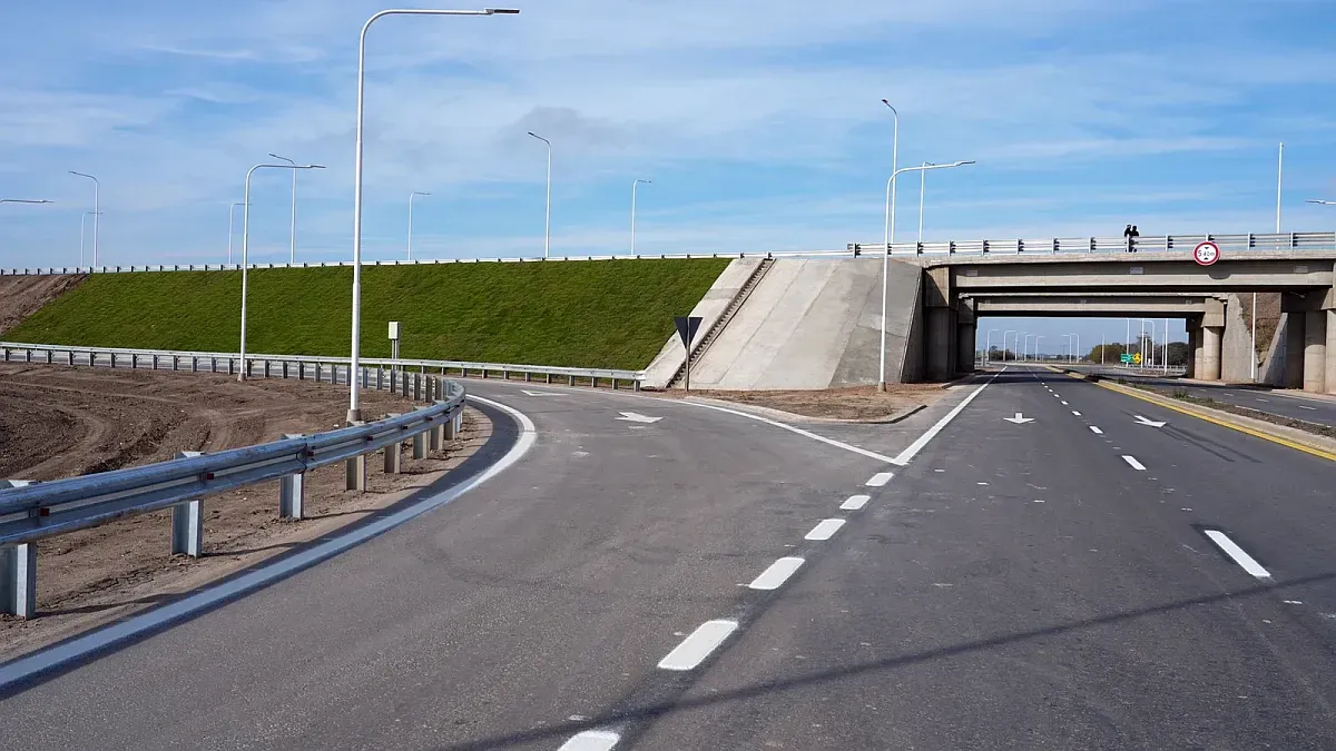 Accidente fatal en la región: motociclista murió tras chocar contra un auto en la Autovía 19