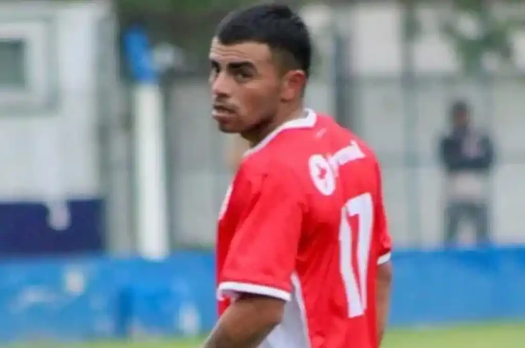 Un joven futbolista murió tras un terrible choque entre un auto y un camión