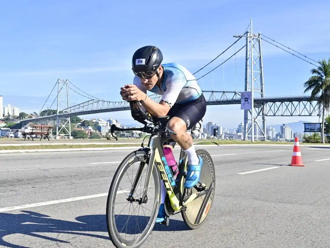 Gonzalo Acosta tras correr su primer Ironman: una hazaña de fortaleza mental en Florianópolis