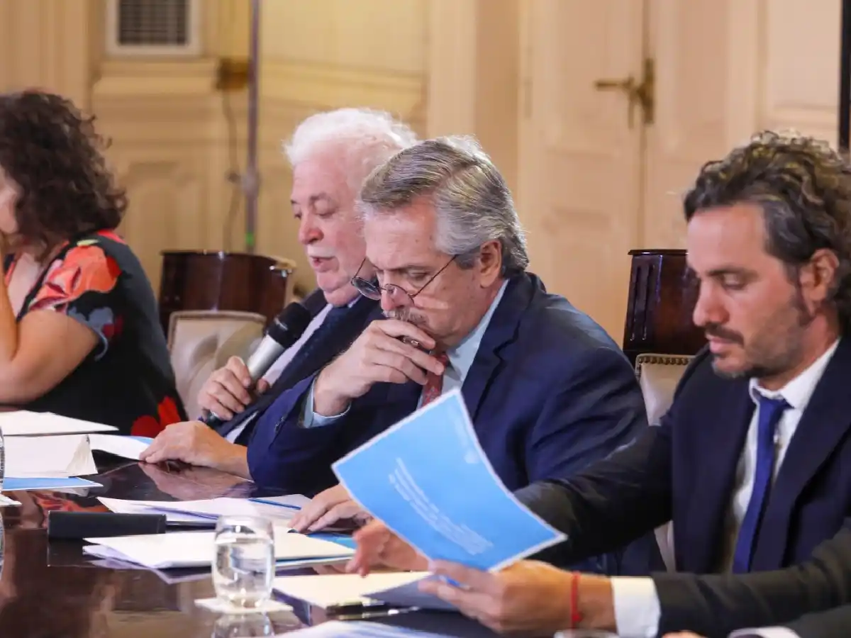 Será obligatoria la cuarentena para quienes regresen de países de riesgo y podrán ser denunciados penalmente